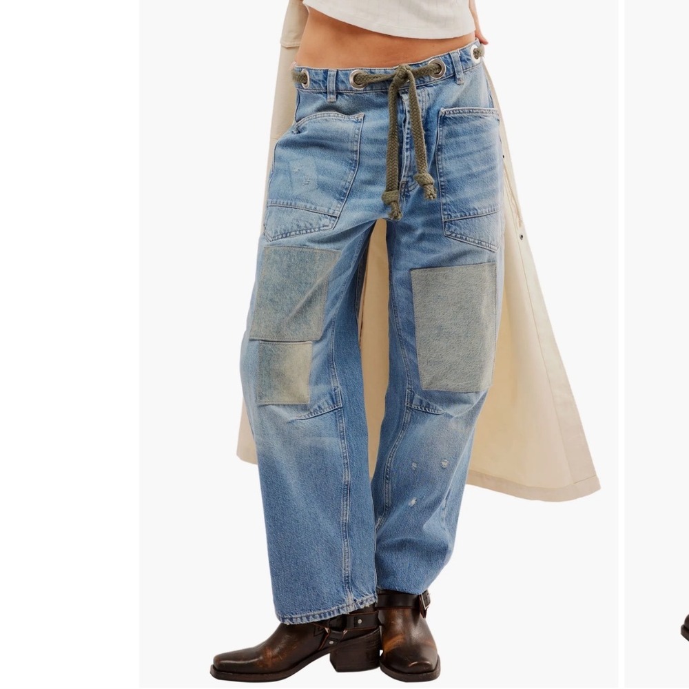 Free People Moxie Barrel Jeans  Mid Rise Light Wash‎ Size 32 firm *